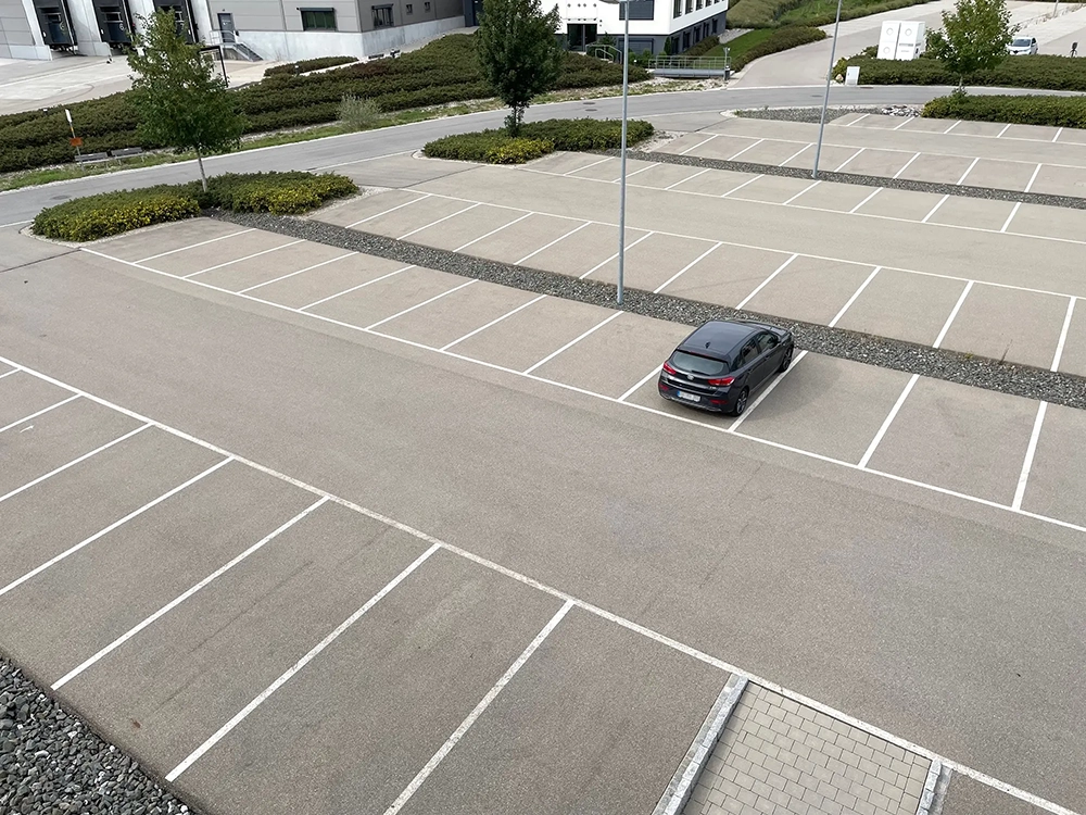 300 kostenlose Parkplätze direkt vor der Tür bei EVITRAIN